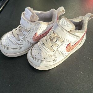 Toddler Nikes size 6 elastic laces
